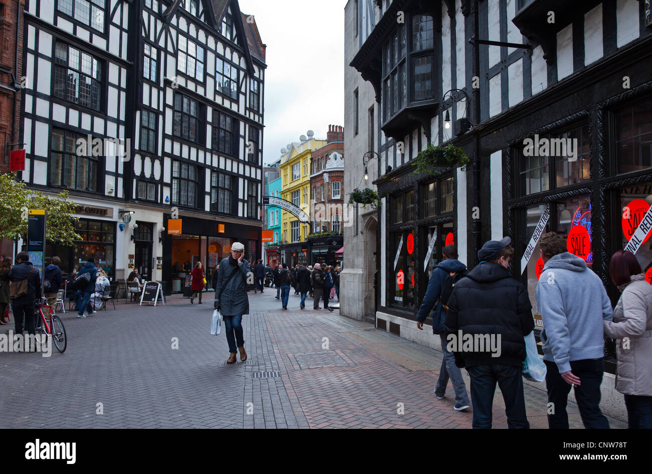 Europa Inghilterra Londra, persone in Carnaby Street zona Foto Stock