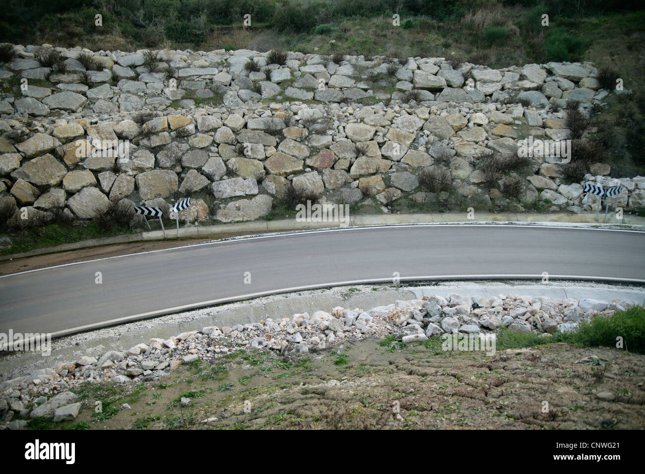 Avvolgimento di vuoto road,soleggiati con prospettiva in Spagna Foto Stock