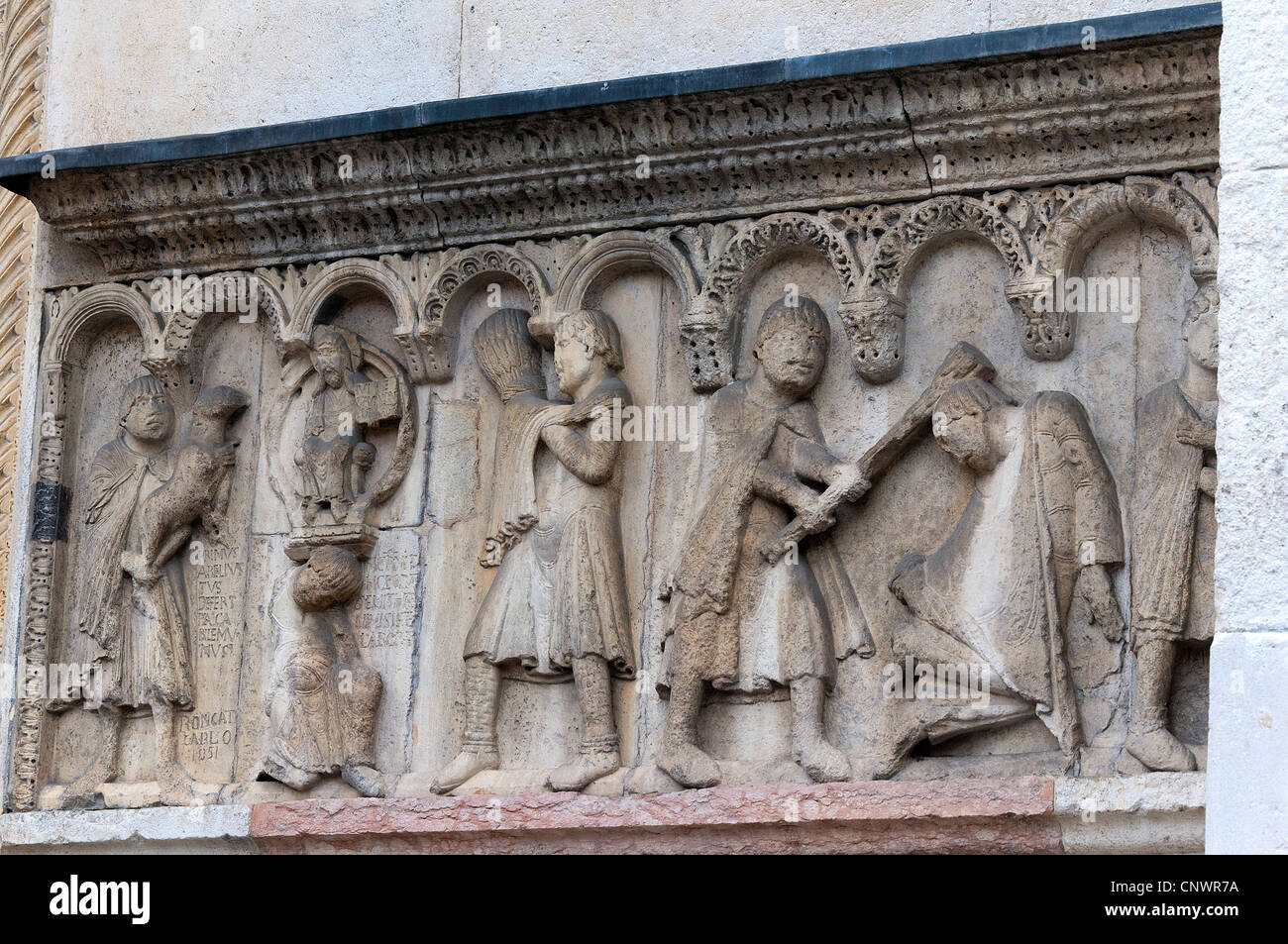 Scultura in pietra sul Duomo di Modena una città in Emilia Romagna. Foto Stock