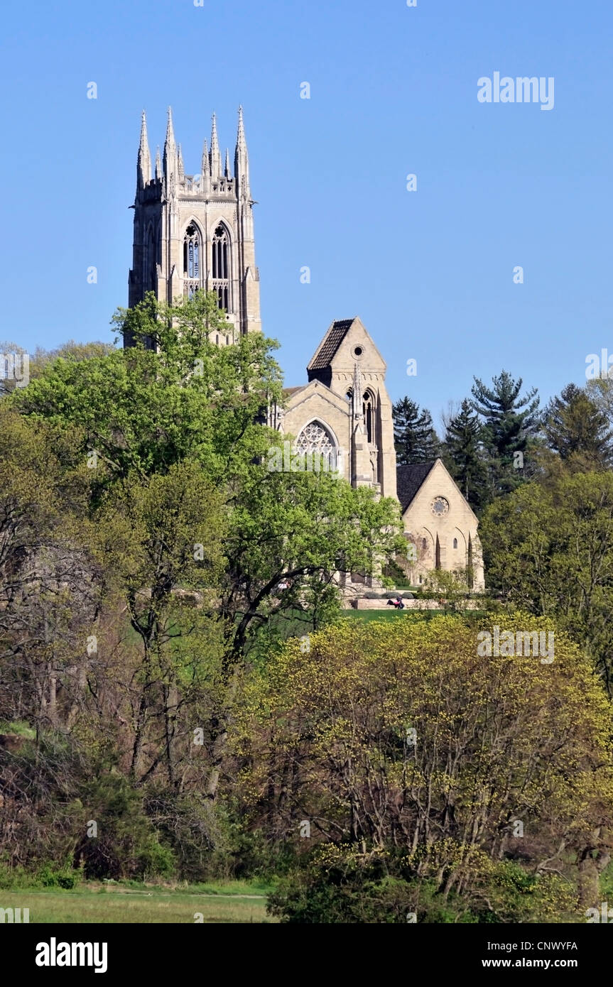 In alto di Bryn Athyn cattedrale, dallo storico quartiere, Pennsylvania ,USA Foto Stock