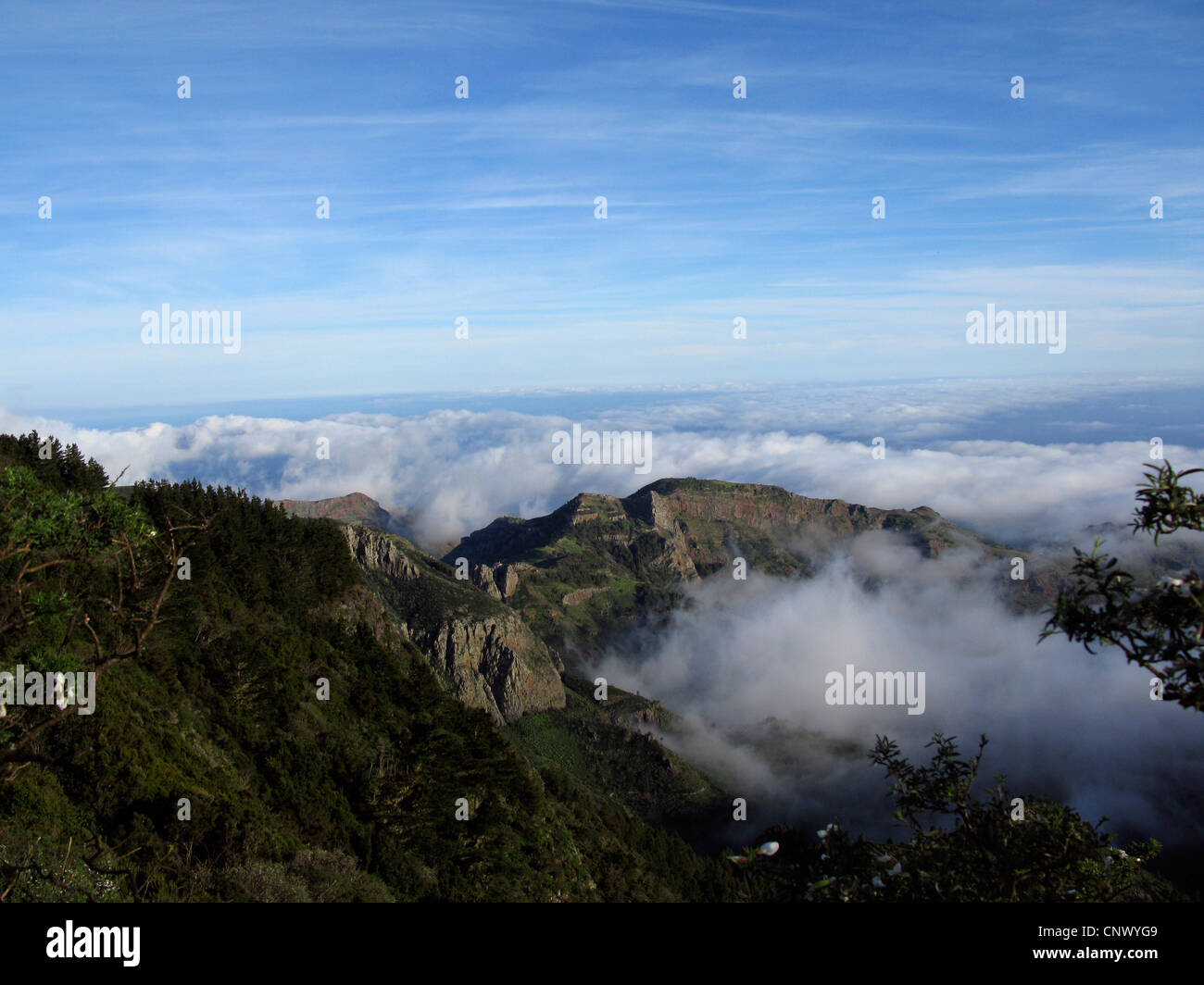 Vista dal Mirador Tajaque della copertura nuvolosa nel corso del sud della Gomera, isole Canarie, Gomera Foto Stock