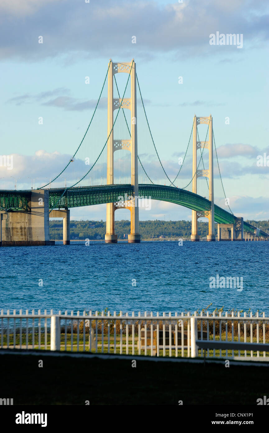 Ponte Mackinaw michigan di collegamento superiore e inferiore tra la penisola Mackinaw City e San Ignace Michigan Foto Stock