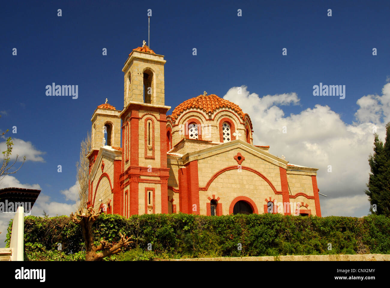 La chiesa di Saint George vicino a Paphos, Cipro.eretto in onore del leader di EOKA 1955/ 59, Generale Georgios Grivas Digenis Foto Stock