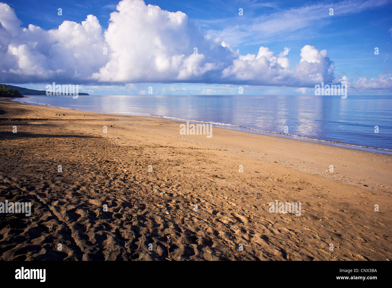 Spiaggia di sabbia in Boueni sull isola di Mayotte Foto Stock