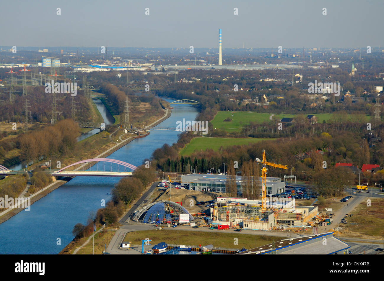 Vista dal gasometro di reina Herne chanel e Emscher river, in Germania, in Renania settentrionale-Vestfalia, la zona della Ruhr, Oberhausen Foto Stock