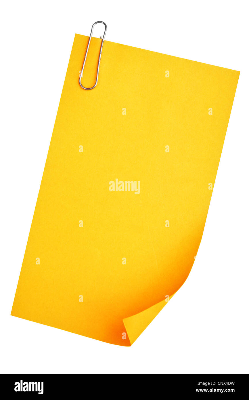 Carta bianca (giallo) con clip isolate su sfondo bianco Foto Stock