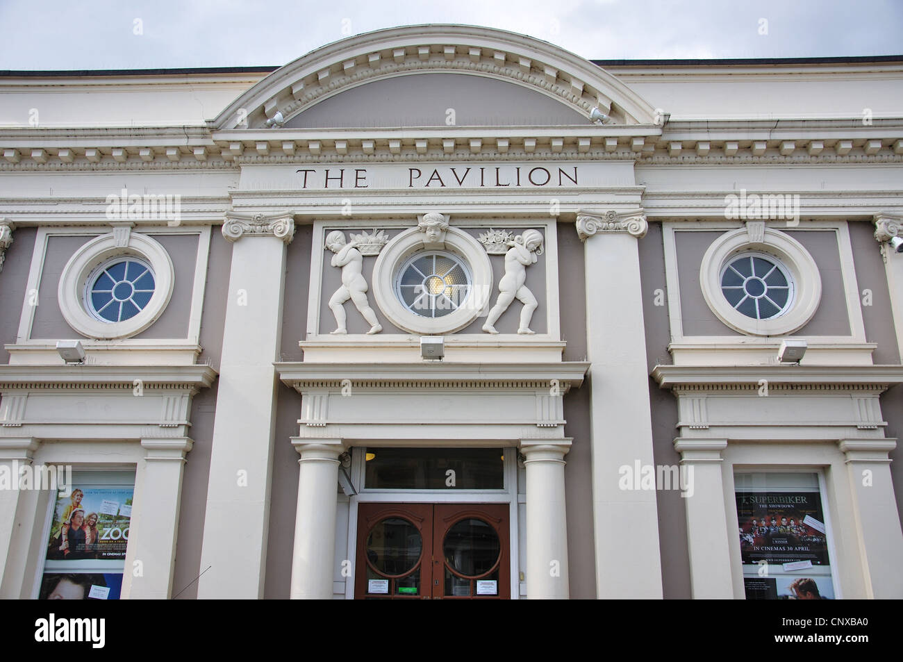Facciata di Hailsham immagine Pavilion Theatre, George Street, Hailsham, East Sussex, England, Regno Unito Foto Stock