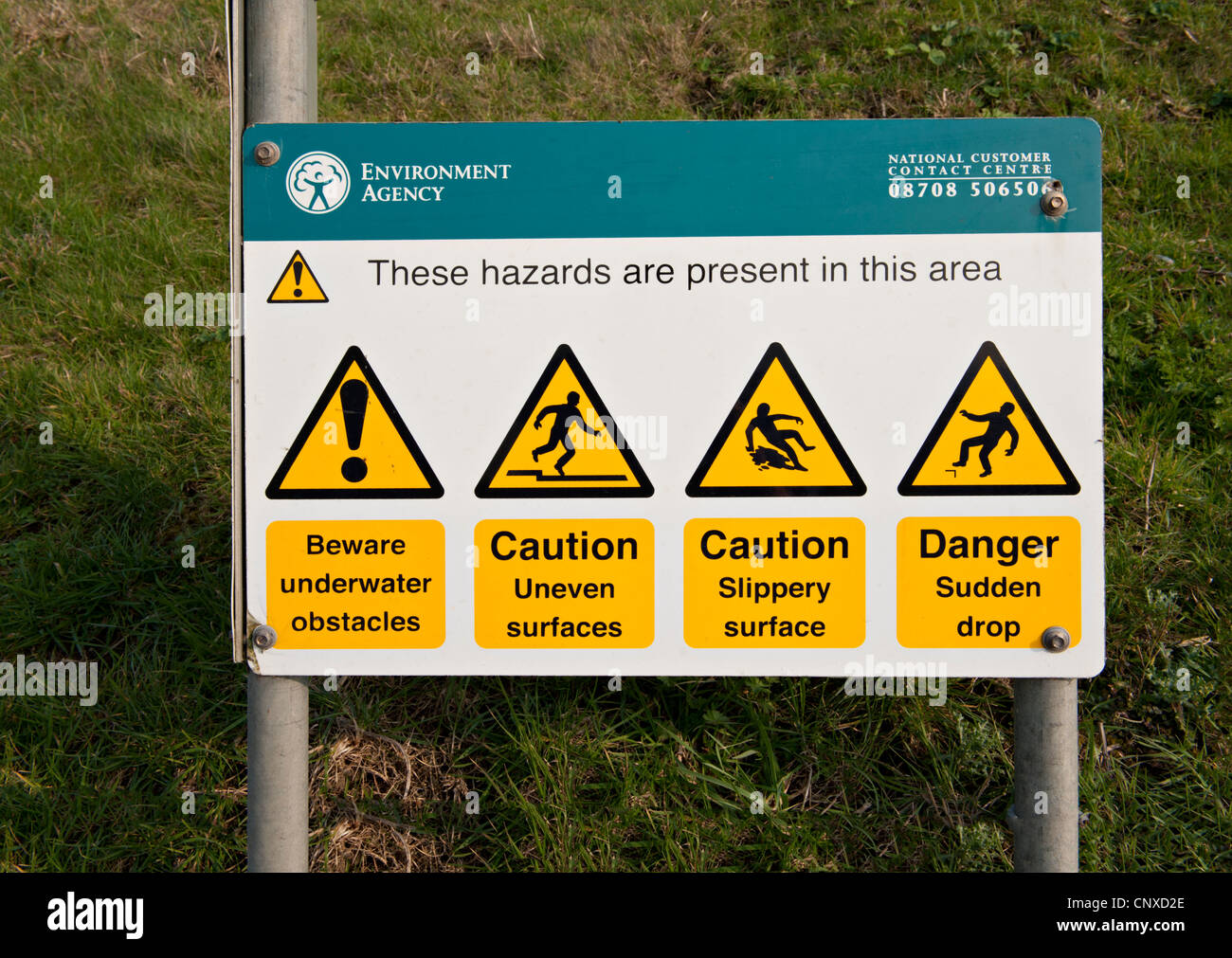 Cartelli di avvertimento sulla spiaggia di Camber Sands Kent, Inghilterra. Regno Unito Foto Stock