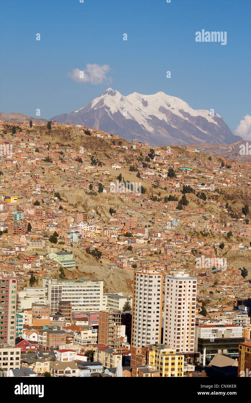 La Paz con coperta di neve Illimani, Bolivia, Ande Cordillera Real Foto Stock