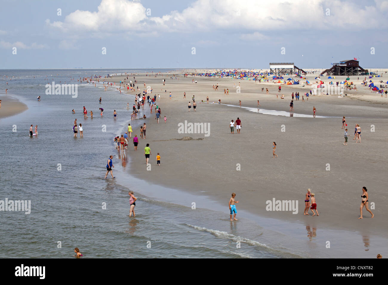 Persone presso la spiaggia di San Pietro Ording, Germania, Schleswig-Holstein, San Pietro Ording Foto Stock