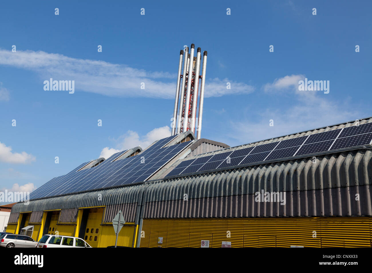 Industriale pannelli solari su impianto ospedale camera Foto Stock