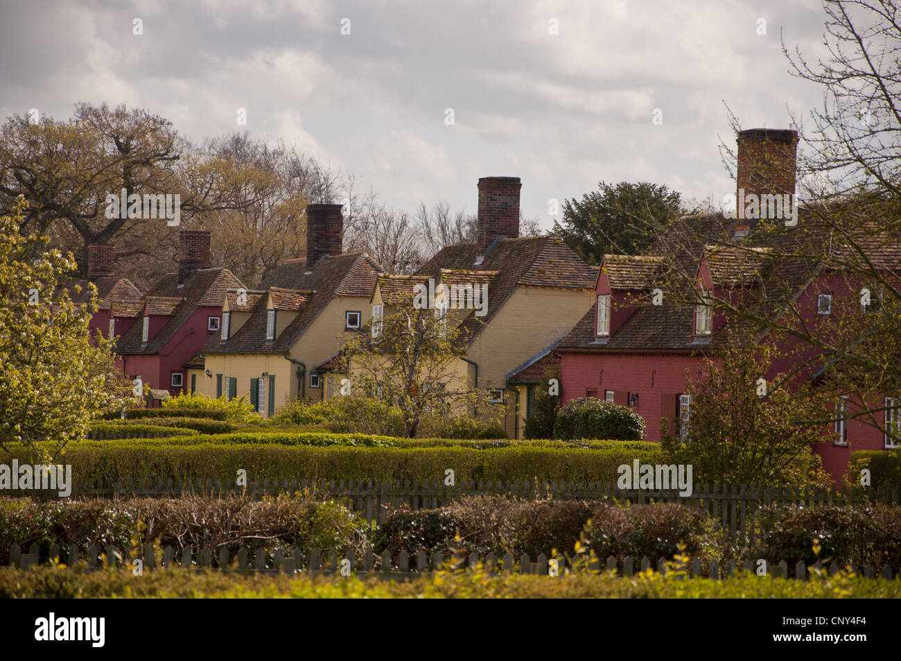 Fila di country estate lavoratori cottages Chippenham Cambridgeshire Foto Stock