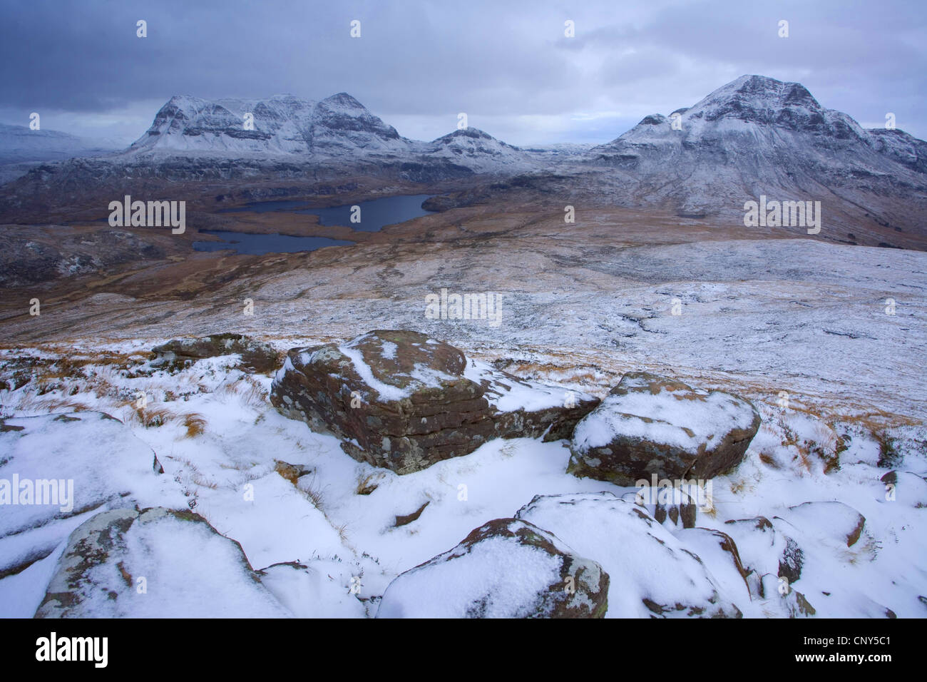 Vista da stac Pollaidh verso Cul Mor e Cul Beag e a nord-ovest della Scozia Geopark, Regno Unito, Scozia, Highlands scozzesi Foto Stock