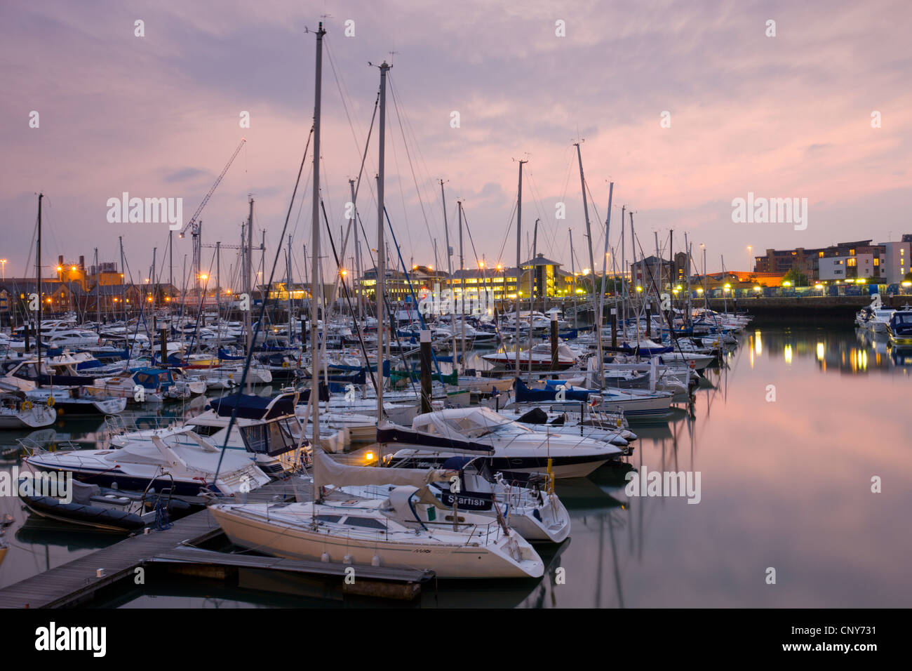 Yacht ormeggiati a Ocean Village Marina, Southampton, Hampshire, Inghilterra Foto Stock