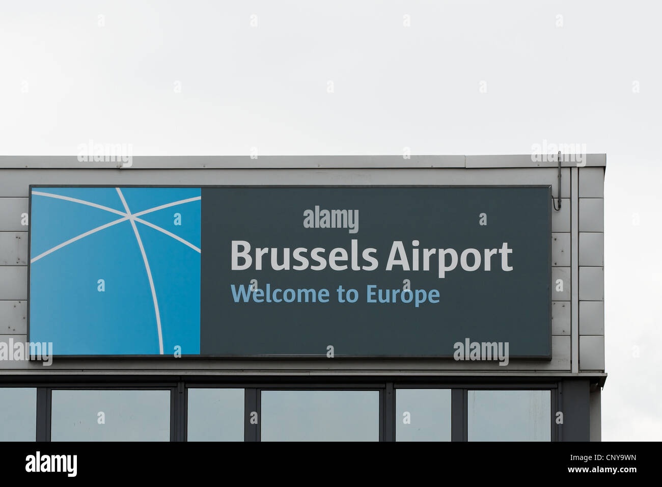 Benvenuti a Europa. Aeroporto di Bruxelles a firmare Foto Stock