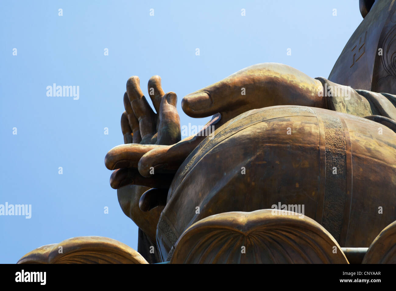 Il Buddha le mani, il Buddha gigante, l'Isola di Lantau, Hong Kong. Foto Stock