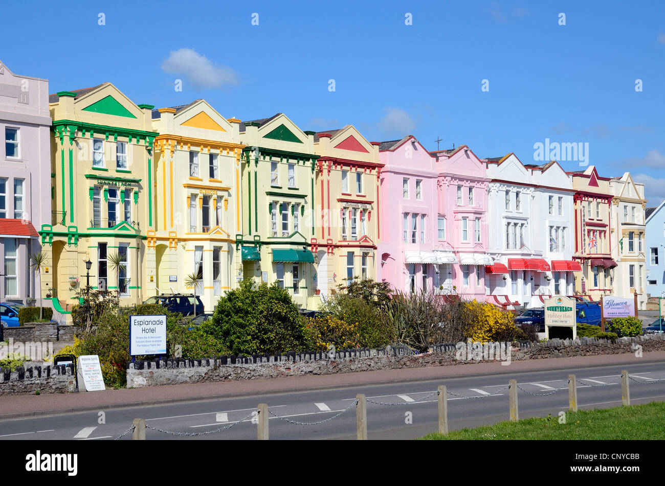 I tradizionali colorati alberghi a Paignton in Devon, Regno Unito Foto Stock