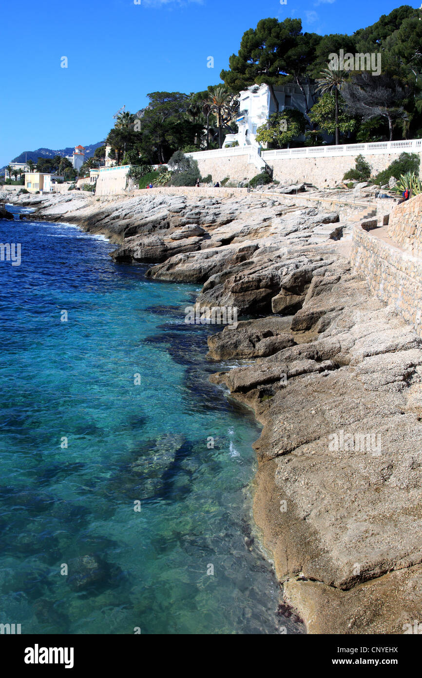 Il Cap d'Ail sentiero è lungo il mare Foto Stock