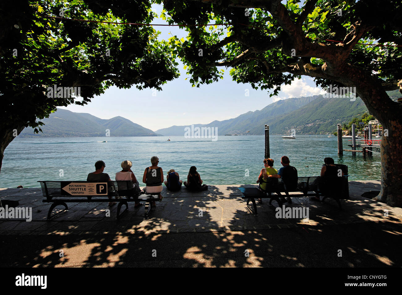 Vista dal lungolago di Ascona sul Lago Maggiore , svizzera, Ticino, Lago Maggiore, Ascona Foto Stock