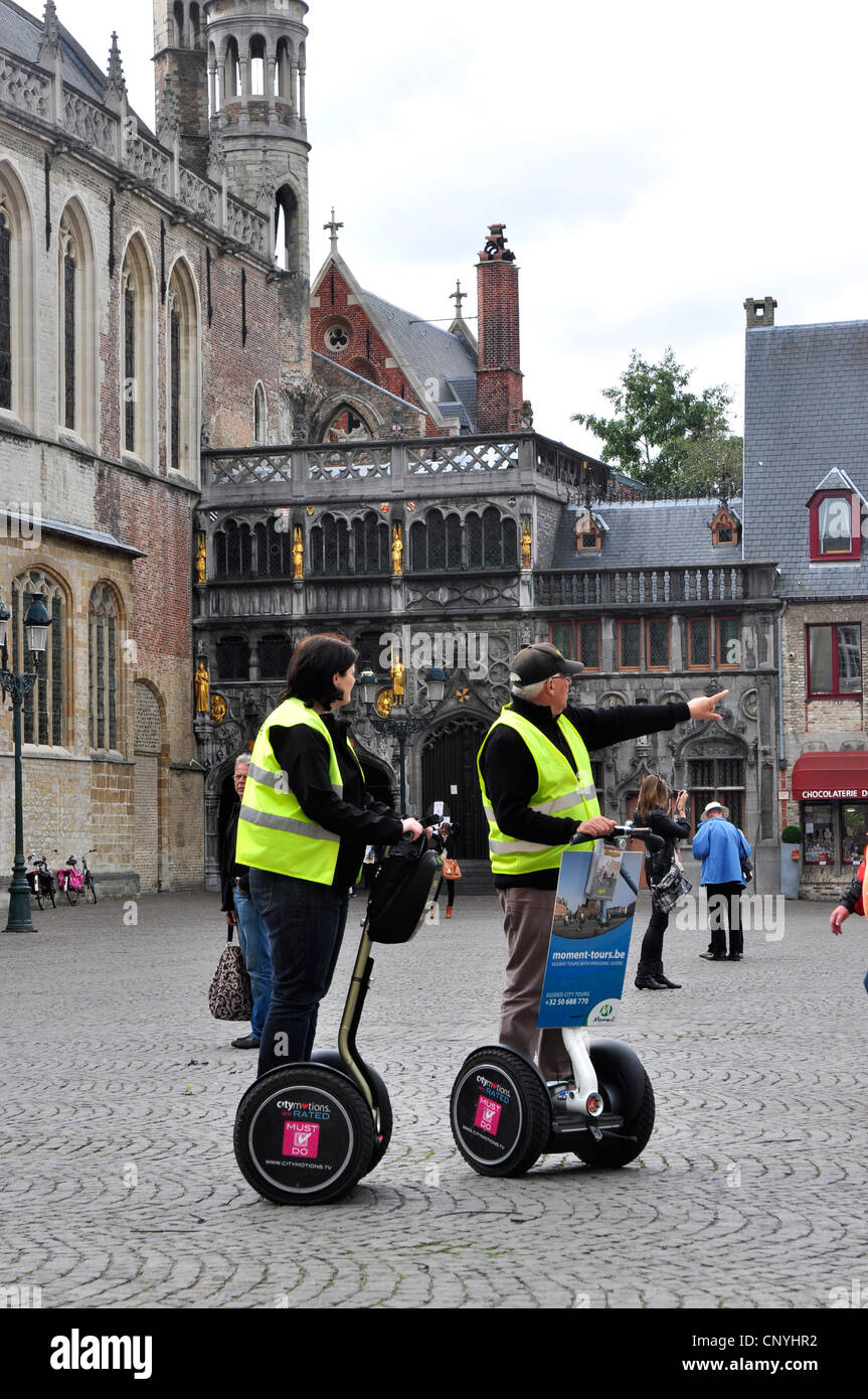 Belgio - Bruges - Segway turisti - modo facile intorno alla città - Visite guidate su elettrici trasportatori personali Foto Stock