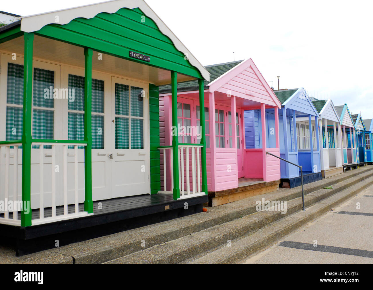 Suffolk - Southwold - Linea di lusso colorate cabine sulla spiaggia, Foto Stock