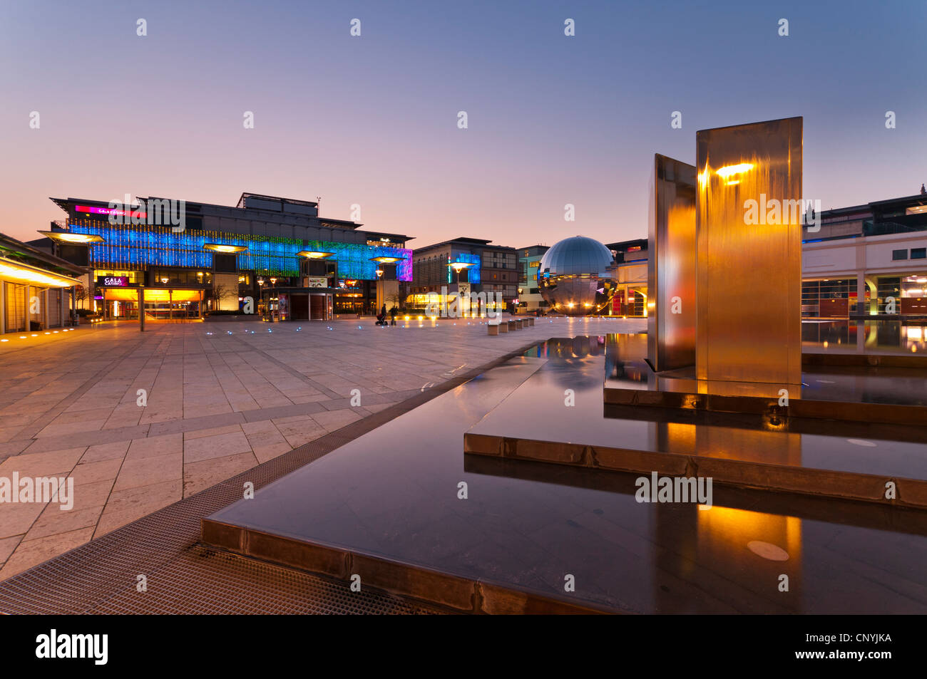 Millennium Square nel centro della città di Bristol, Regno Unito Foto Stock