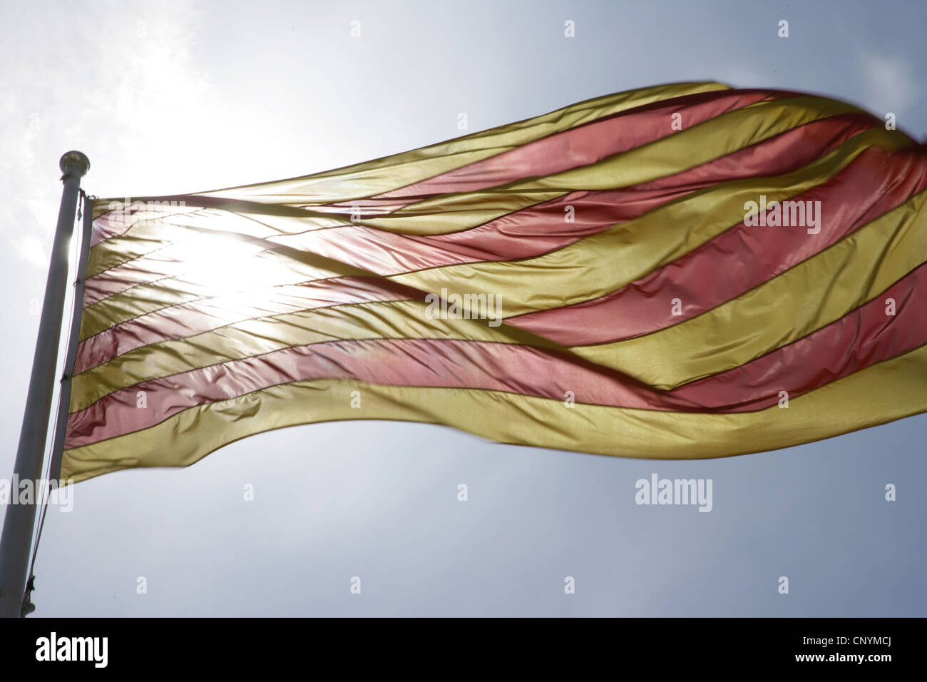 Il catalano bandiera sventola. Foto Stock
