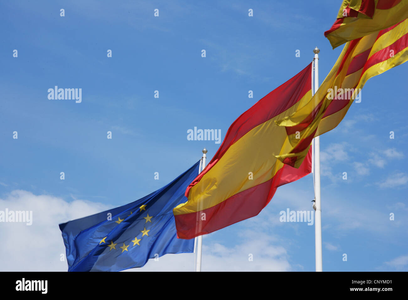 Bandiera europea, Spagnolo e Catalano sventolare. Foto Stock