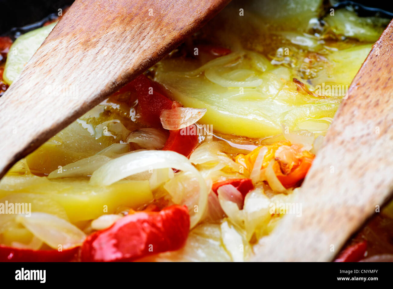 Olio, cibo, olio d'oliva, il mediterraneo, l'olio d'oliva, ingrediente, salute, vegetariana, natura, misto, mix, verde, vegetali, sano e cipolla Foto Stock