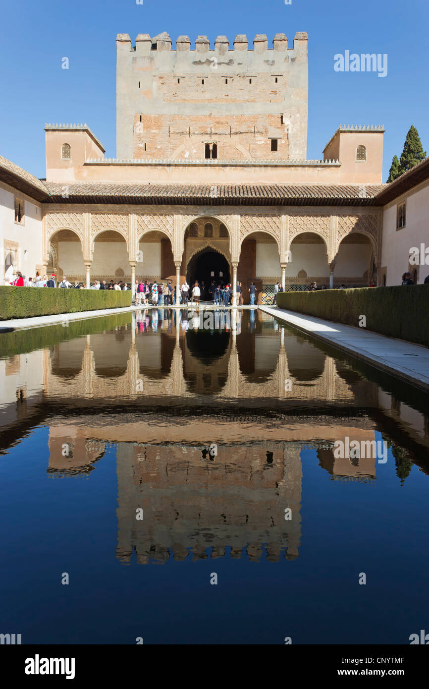 L' Alhambra Palace, Granada, Andalusia. Patio de los Arrayanes o corte dei Mirti. Foto Stock