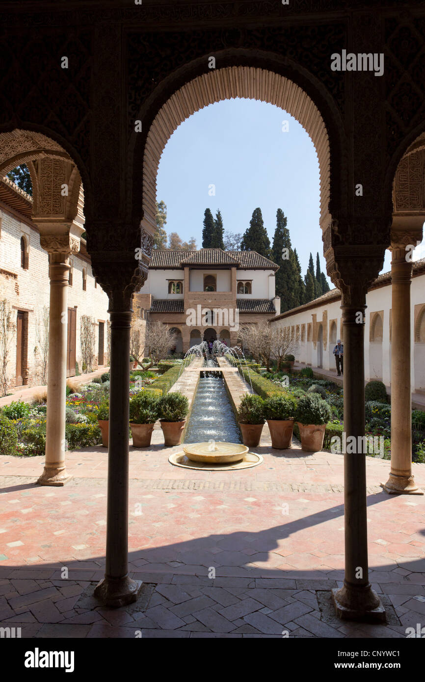 Il Generalife Palace, Alhambra di Granada, Andalusia, Spagna. Patio de la Acequia Foto Stock