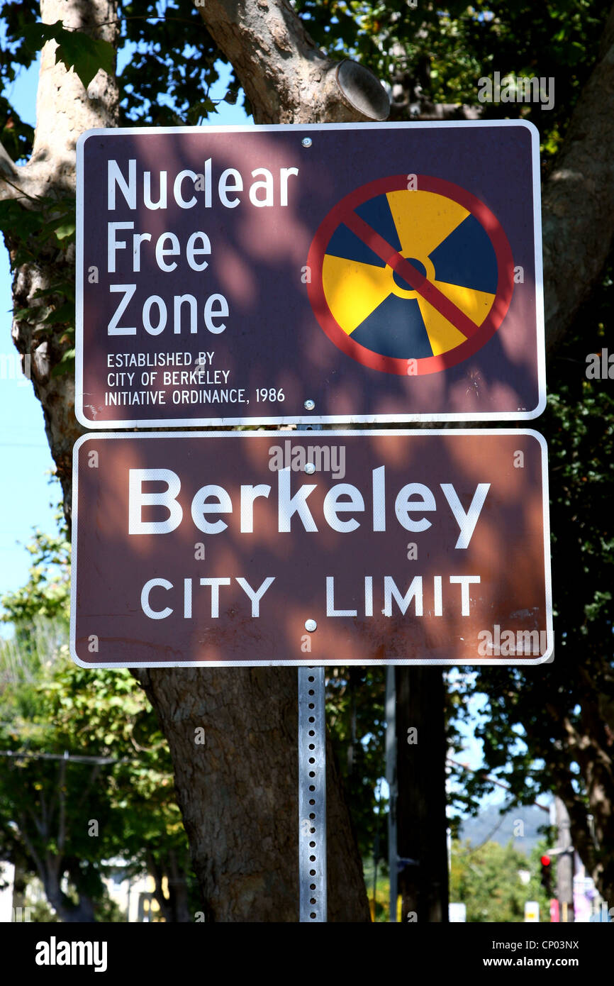 Nucleare ZONA LIBERA SEGNO BERKELEY città segno limite 06 Ottobre 2011 Foto Stock