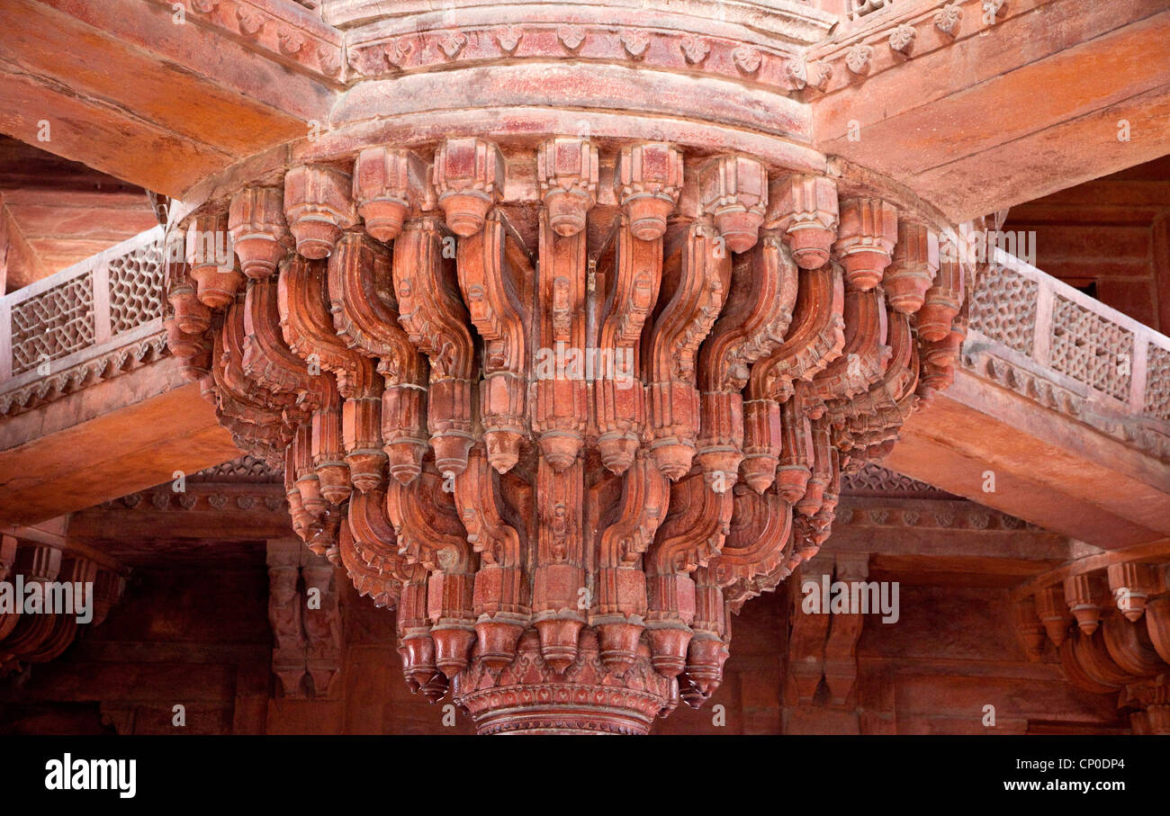 Fatehpur Sikri, Uttar Pradesh, India. Il Trono pilastro nel Diwan-i-Khas (Hall di pubblico privato). Foto Stock