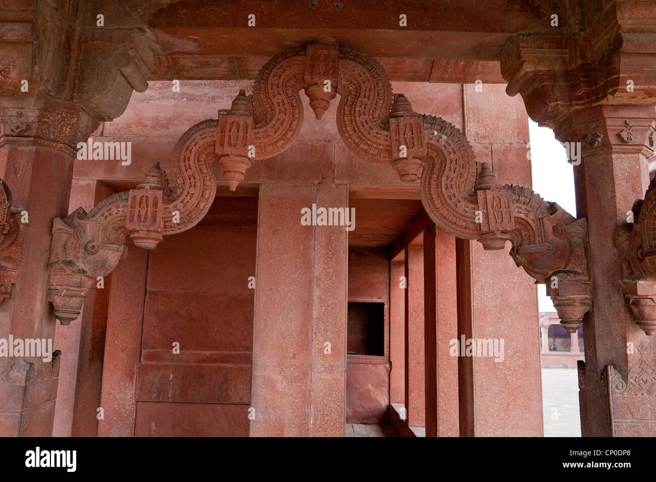 Fatehpur Sikri, Uttar Pradesh, India. Corbeled Arch nel Diwan-i-Khas (Hall di pubblico privato). Foto Stock