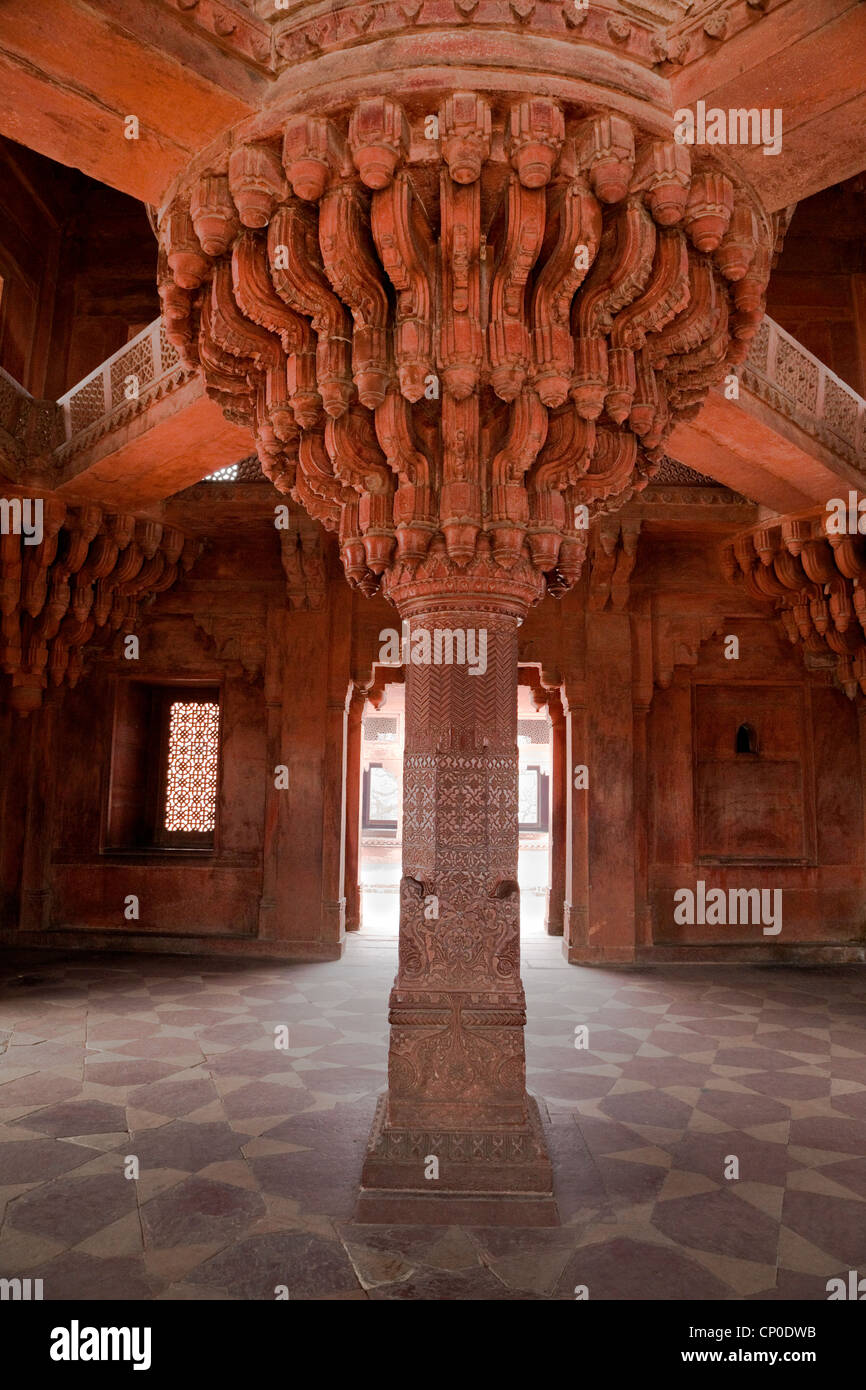 Fatehpur Sikri, India. Il Trono pilastro nel Diwan-i-Khas (Hall di pubblico privato). Foto Stock