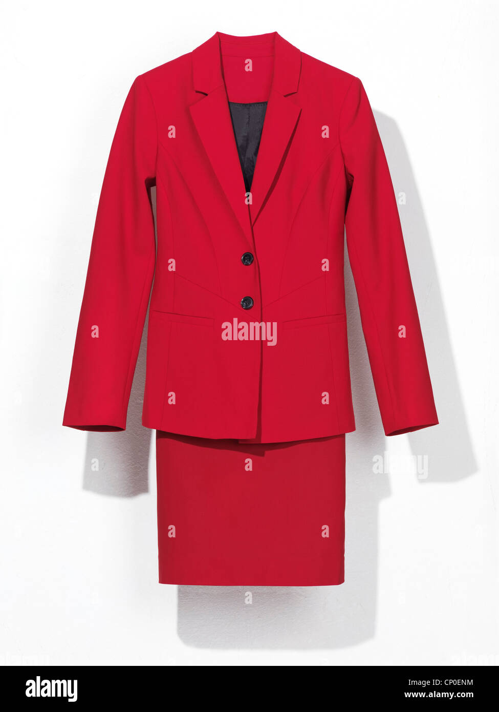 Red womens due-pezzo business suit isolati su sfondo bianco Foto Stock