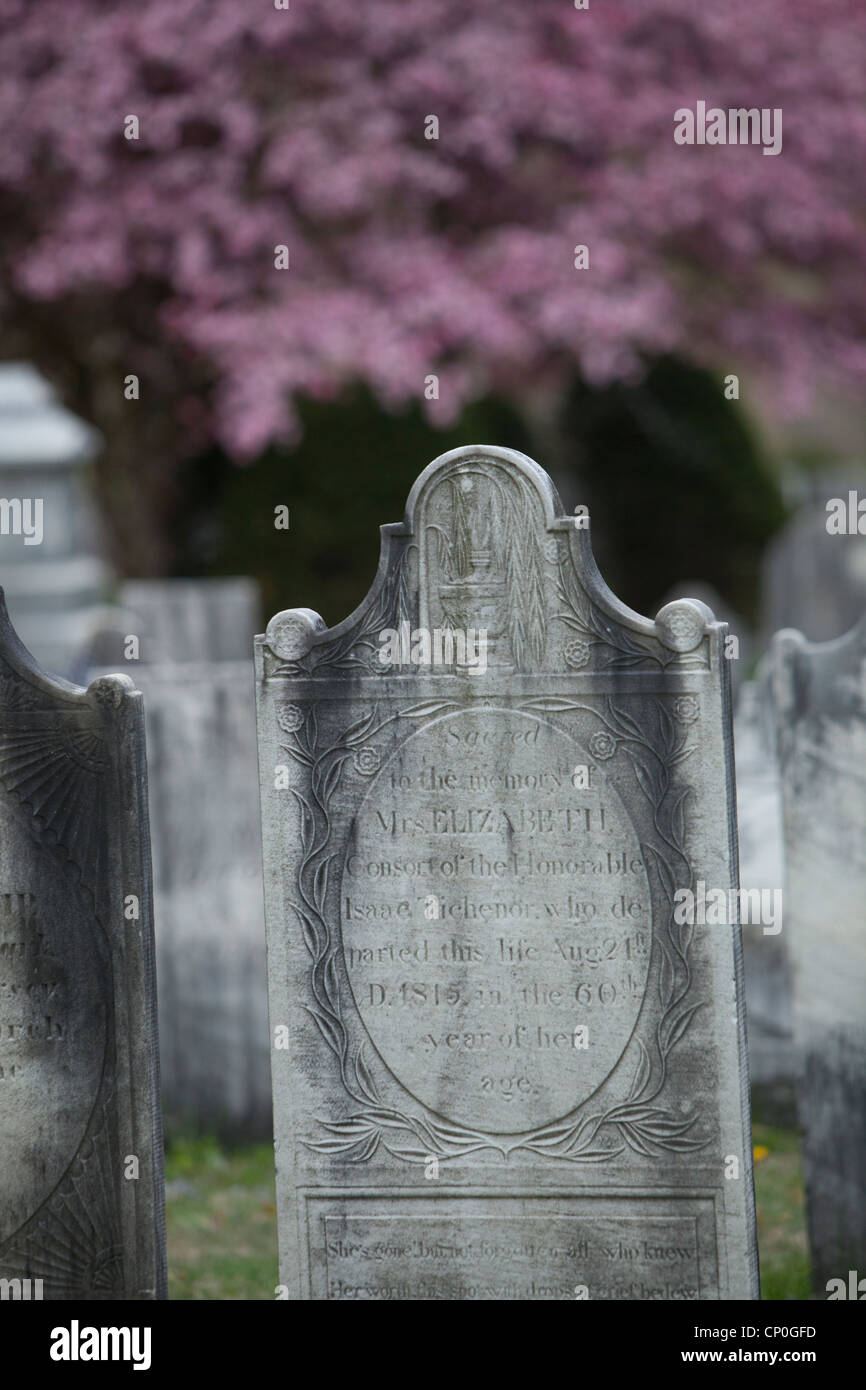 Headstone dettagli dalla prima storica Chiesa congregazionale (primo vecchia chiesa) cimitero in Bennington, Vermont, USA Foto Stock