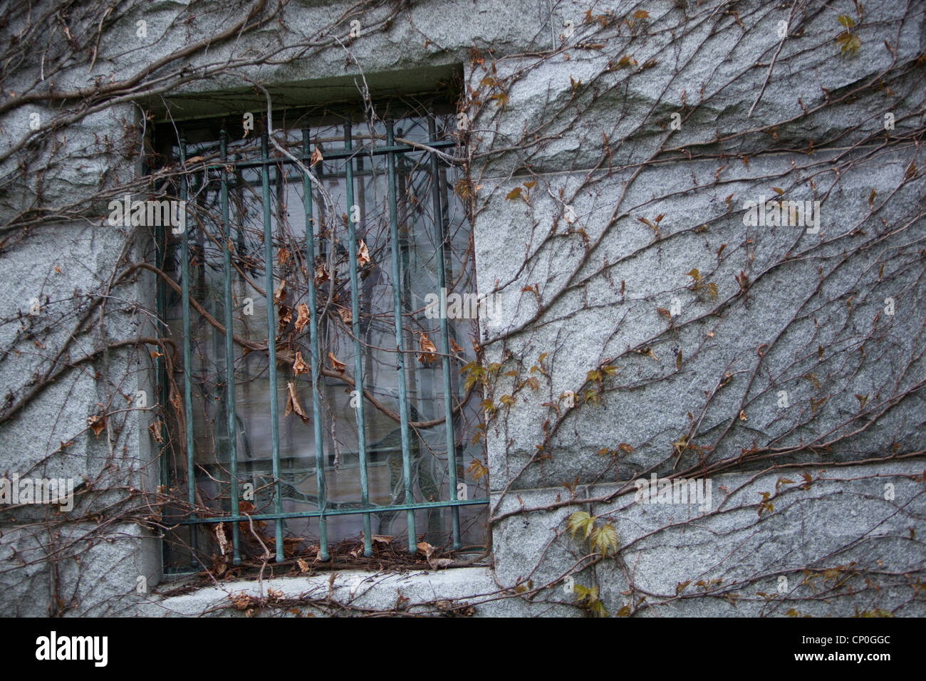 Cripta dettagli dalla prima storica Chiesa congregazionale cimitero in Bennington, Vermont, USA Foto Stock