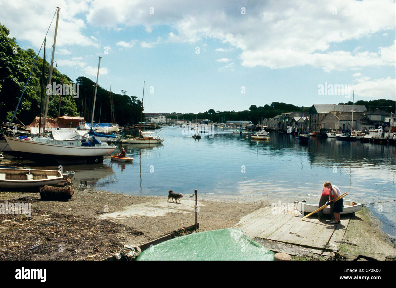 Vista della spiaggia fangose del fiume Penryn, Falmouth, Cornwall. Foto Stock