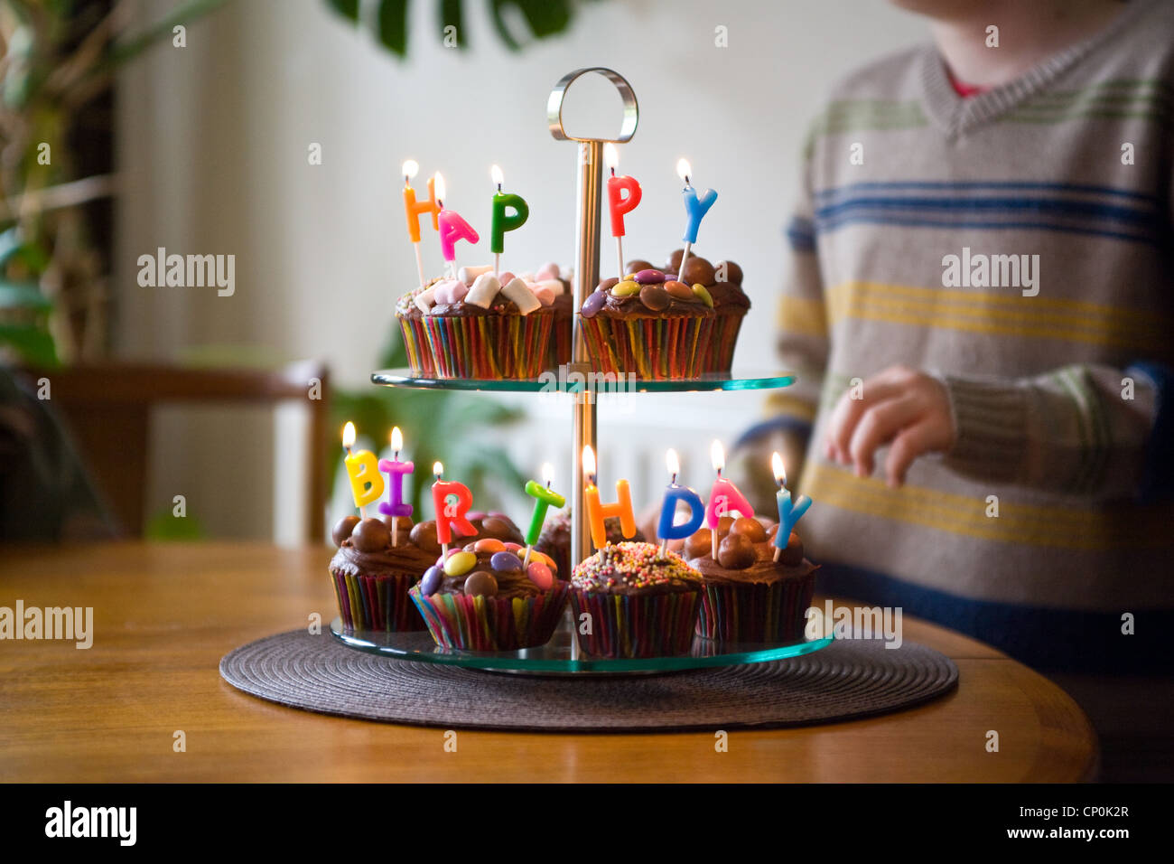 Candele della torta di compleanno immagini e fotografie stock ad alta  risoluzione - Alamy
