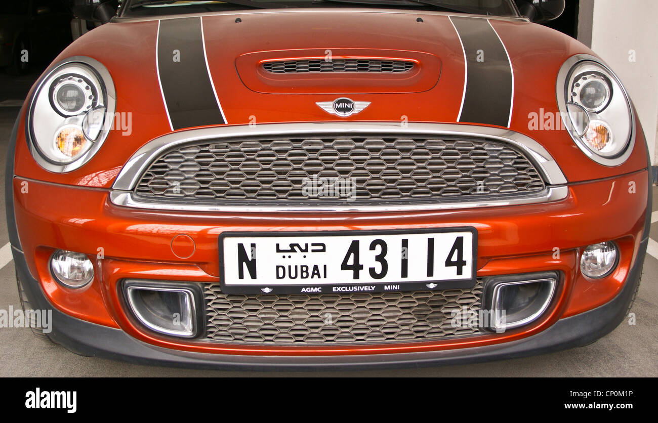Una Mini con Dubai numero di targa, Emirati Arabi Uniti Foto Stock