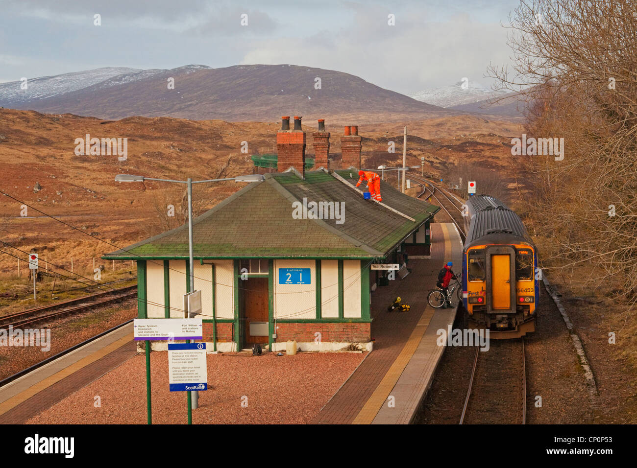 Il treno alla stazione di Rannoch Foto Stock