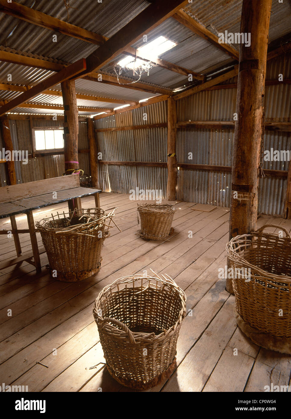 Interno del vecchio e storico passo di taglio ad angolo esigenze Stazione Victoria Australia Foto Stock
