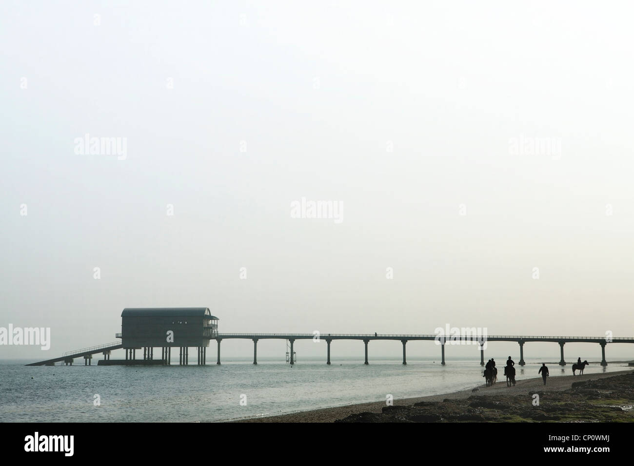 Panorama generale Isle of Wight adottate in marzo in una giornata di sole vicino RNLI Bembridge scialuppa di salvataggio Station Foto Stock