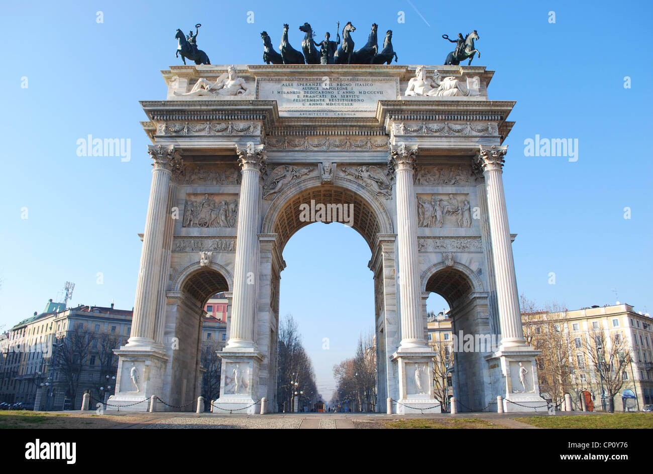 Storico arco in marmo Arco della Pace Piazza Sempione, Milano, Lombardia, Italia Foto Stock