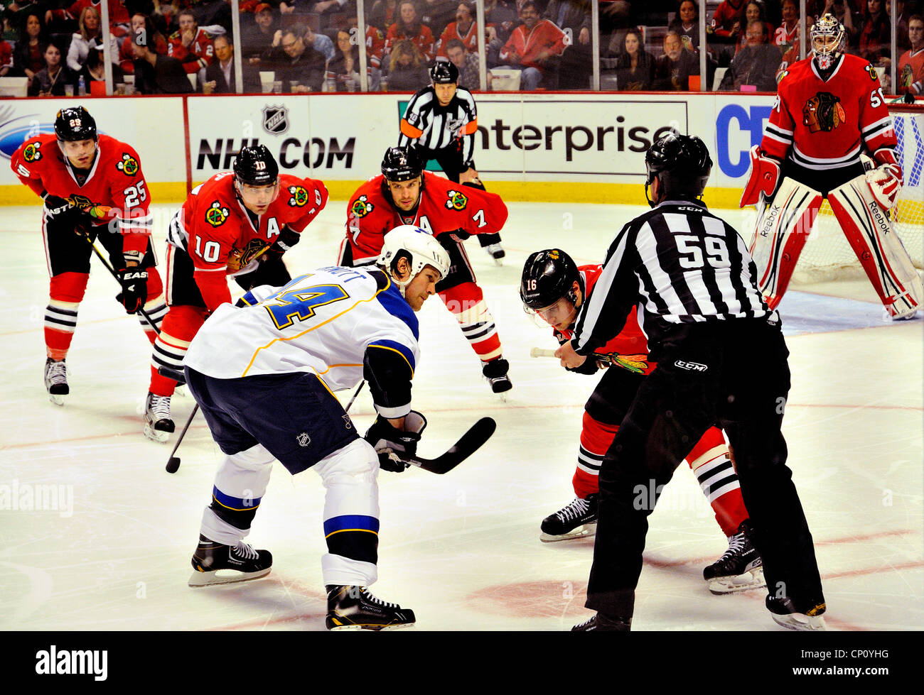 Faceoff durante NHL Chicago Blackhawks e San Louis Blues. Foto Stock