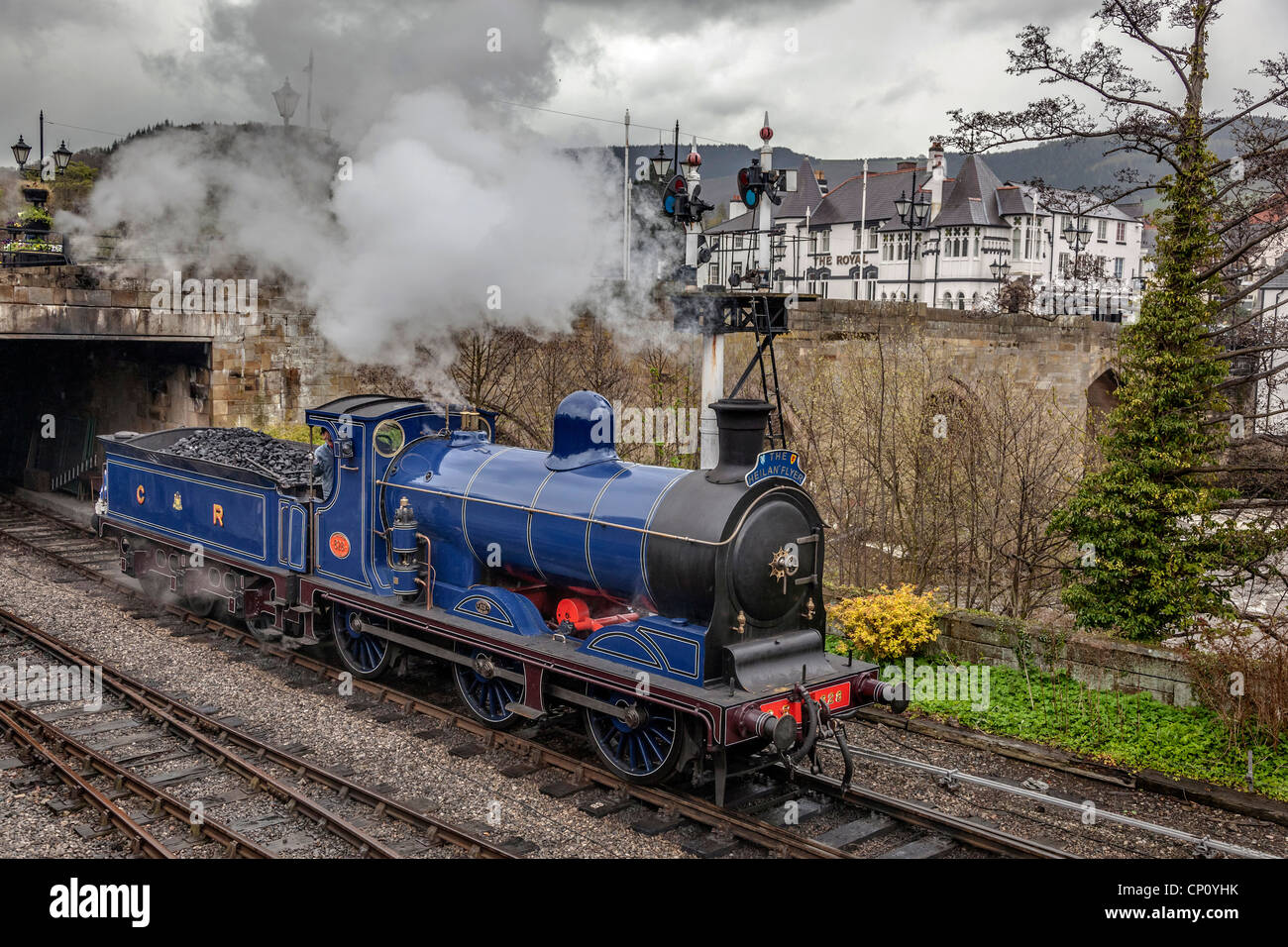 Llangollen Railway ex ferrovia Caledonian 812 Classe 0-6-0 n. 828 a LLangollen stazione. Foto Stock
