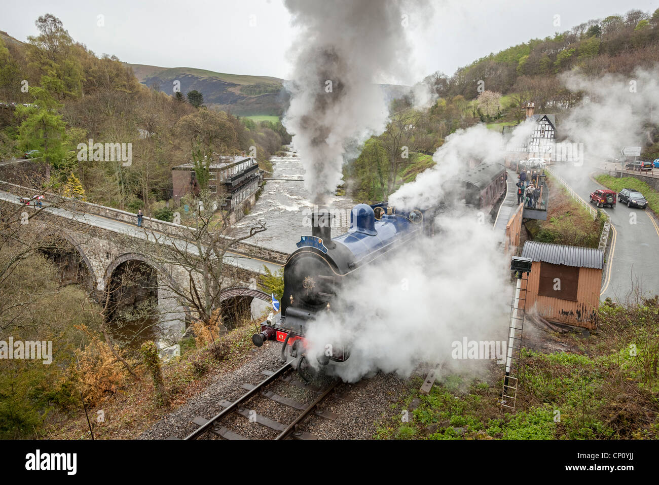 Llangollen Railway ex ferrovia Caledonian 812 Classe 0-6-0 n. 828 a Berwyn stazione. Foto Stock