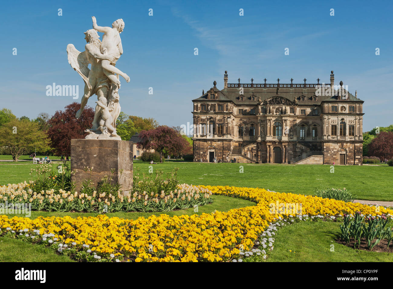 Palazzo nel grande parco giardino, Dresda, Sassonia, Germania, Europa Foto Stock