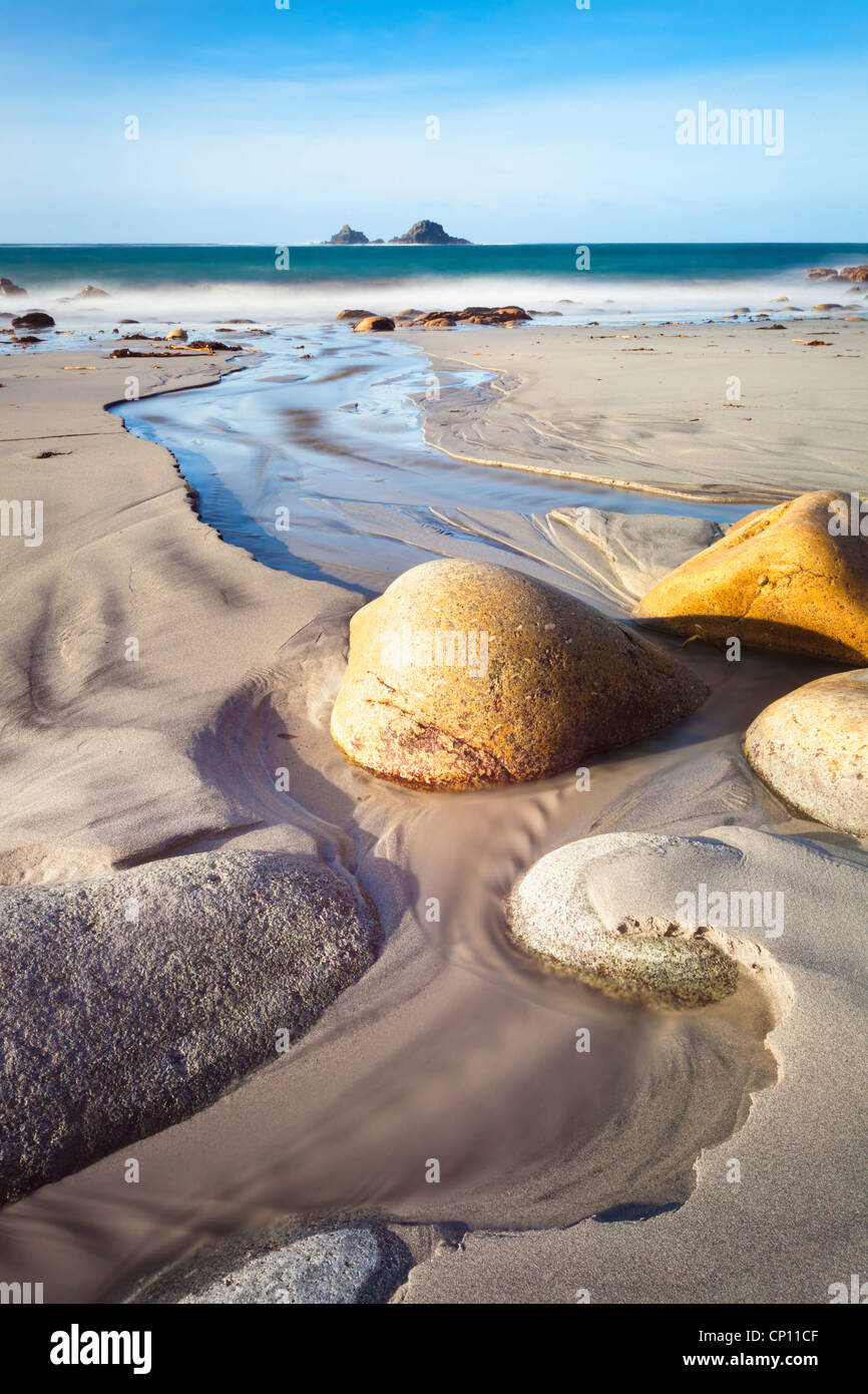 Porth Nanven Beach in Cornovaglia acquisite a bassa marea. Foto Stock